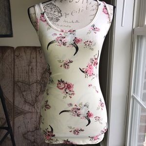 NWOT. Country western boho flowered tank top